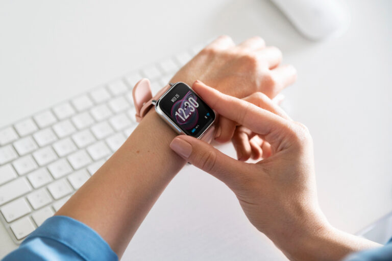 The Development of Wearable Gadgets: Smartwatches and Wellness Trackers Driving the Charge